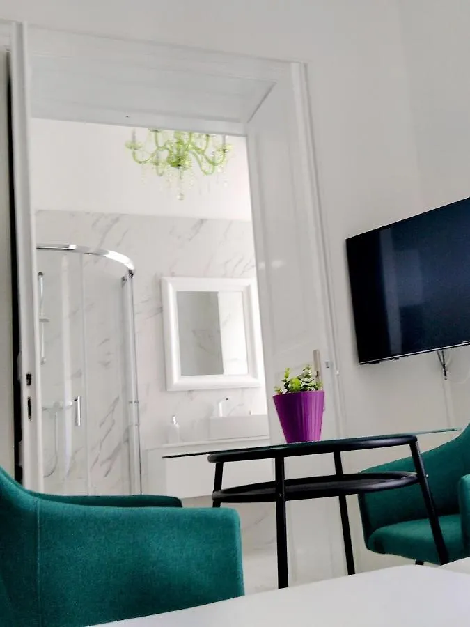 Apartment Collins Emerald Center Pula