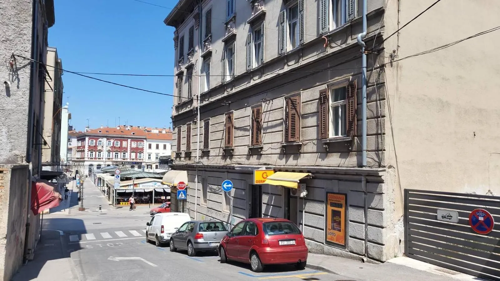 Apartment Collins Emerald Center Pula